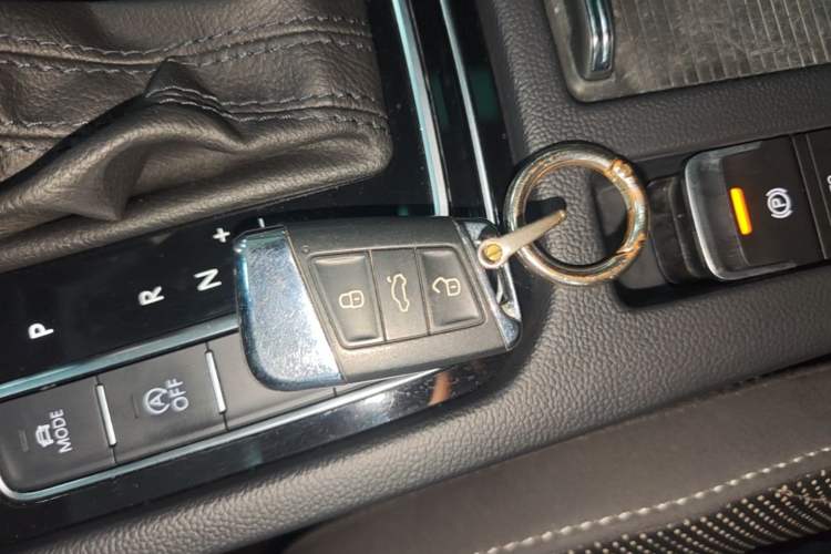 Used Volkswagen FAW-Volkswagen CC 2021 Estate Car 380TSI Vizion Edition Vehicle Key