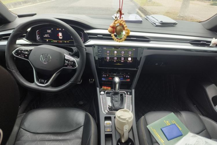 Used Volkswagen FAW-Volkswagen CC 2021 380TSI Striking Edition Center Console