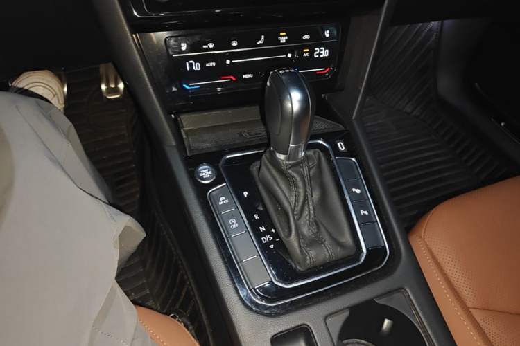 Used Volkswagen FAW-Volkswagen CC 2021 Estate Car 380TSI Vizion Edition Gear Lever