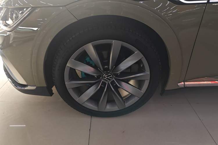 Used Volkswagen FAW-Volkswagen CC 2021 Estate Car 380TSI Vizion Edition Left Front Wheel Hub