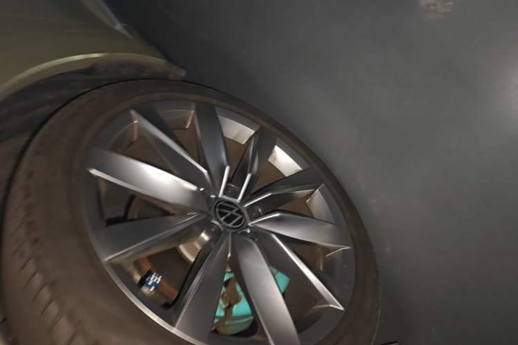 Used Volkswagen FAW-Volkswagen CC 2021 Estate Car 380TSI Vizion Edition Left Front Wheel Hub