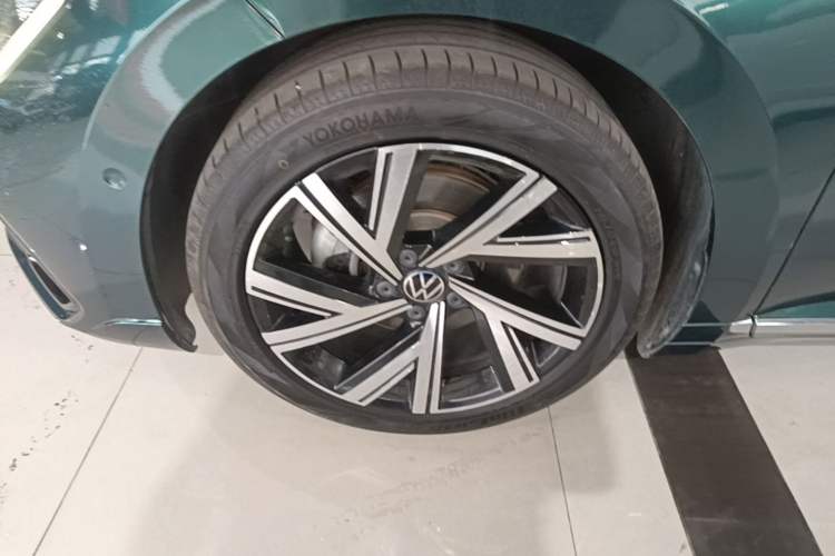 Used Volkswagen FAW-Volkswagen CC 2021 380TSI Striking Edition 30th Anniversary Model Left Front Wheel Hub