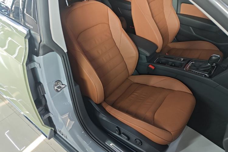 Used Volkswagen FAW-Volkswagen CC 2021 Estate Car 380TSI Vizion Edition Right Front Seat