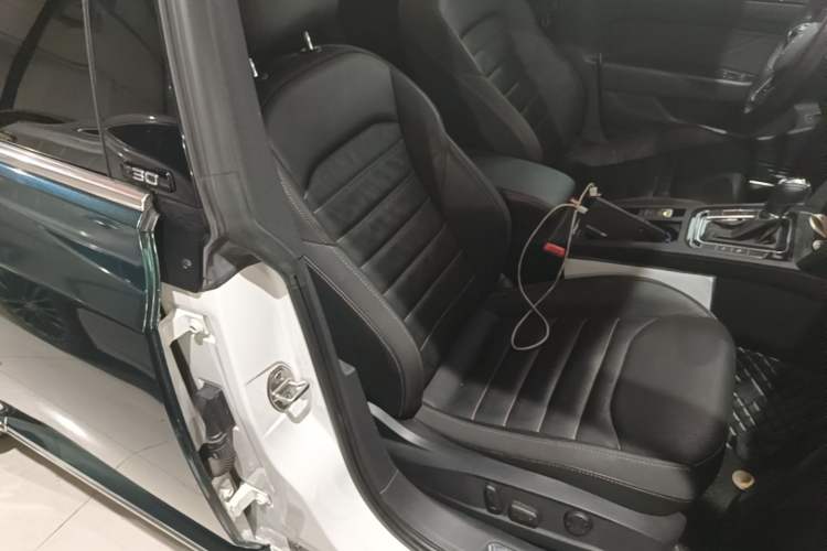 Used Volkswagen FAW-Volkswagen CC 2021 380TSI Striking Edition 30th Anniversary Model Right Front Seat