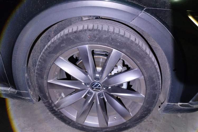 Used Volkswagen FAW-Volkswagen CC 2021 Estate Car 380TSI Vizion Edition Right Front Wheel Hub