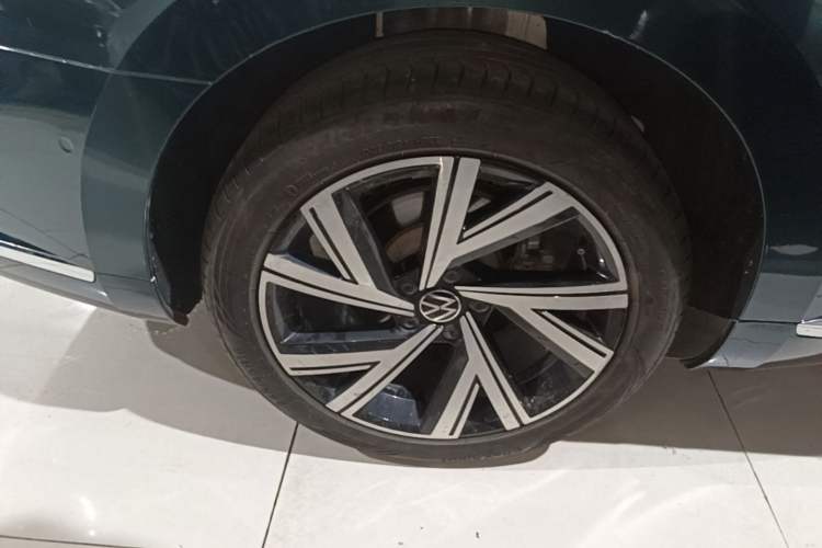 Used Volkswagen FAW-Volkswagen CC 2021 380TSI Striking Edition 30th Anniversary Model Right Rear Wheel Hub