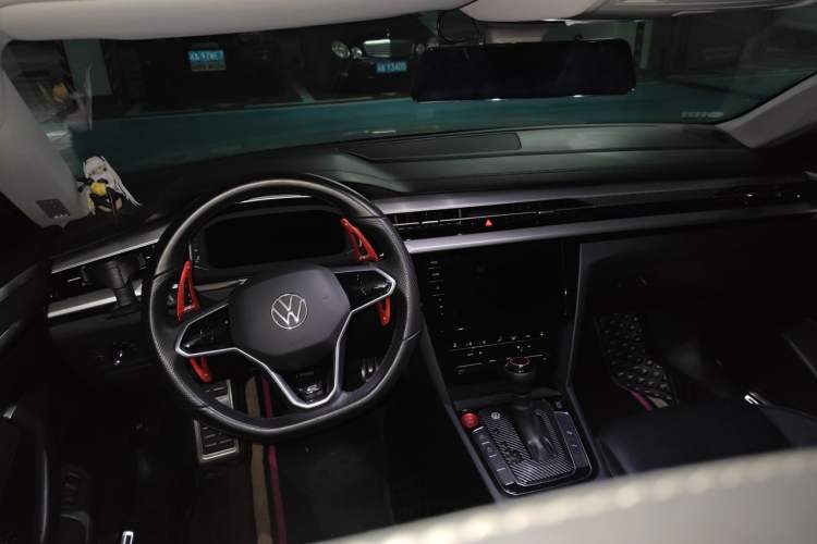 Used Volkswagen FAW-Volkswagen CC 2021 380TSI Striking Edition Center Console