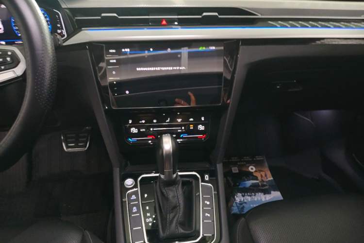 Used Volkswagen FAW-Volkswagen CC 2021 Estate Vehicle 380TSI Vizzion Edition Audio And AC Panel