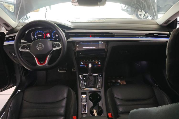 Used Volkswagen FAW-Volkswagen CC 2021 Estate Vehicle 380TSI Vizzion Edition Center Console