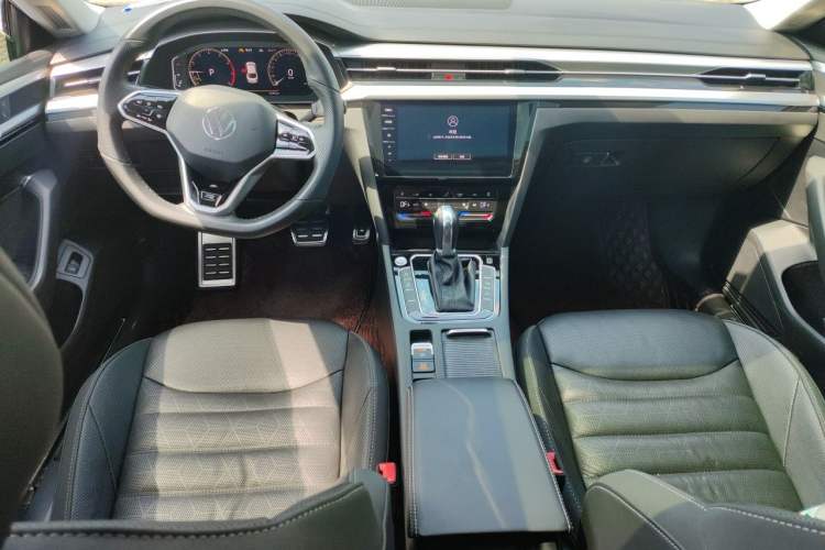 Used Volkswagen FAW-Volkswagen CC 2021 380TSI Striking Edition Center Console