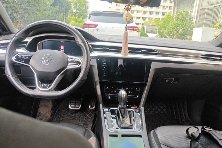 Used Volkswagen FAW-Volkswagen CC 2021 380TSI Striking Edition Center Console