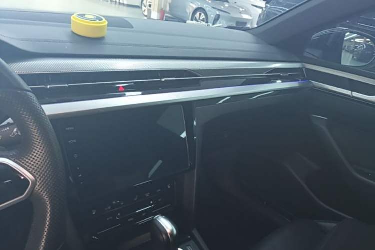 Used Volkswagen FAW-Volkswagen CC 2021 380TSI Striking Edition Center Console