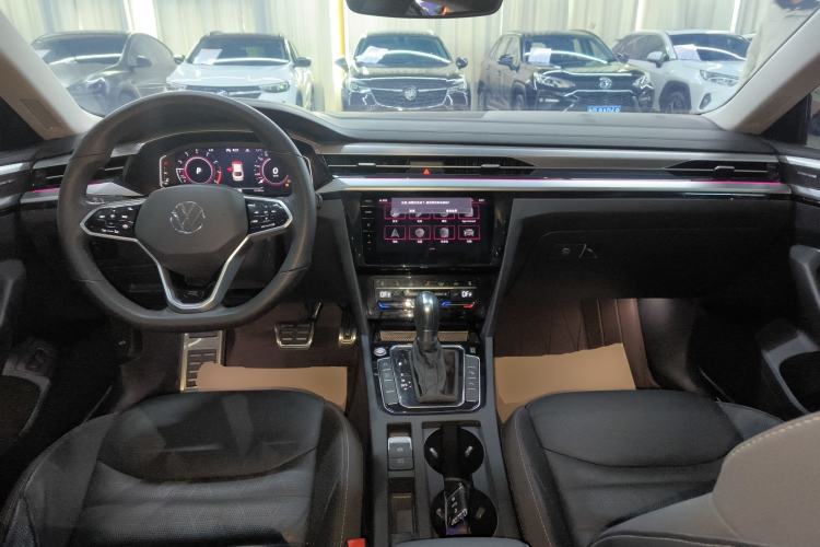 Used Volkswagen FAW-Volkswagen CC 2021 380TSI Striking Edition Center Console