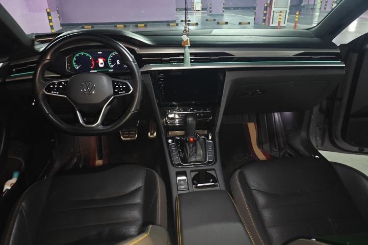 Used Volkswagen FAW-Volkswagen CC 2021 380TSI Striking Edition Center Console