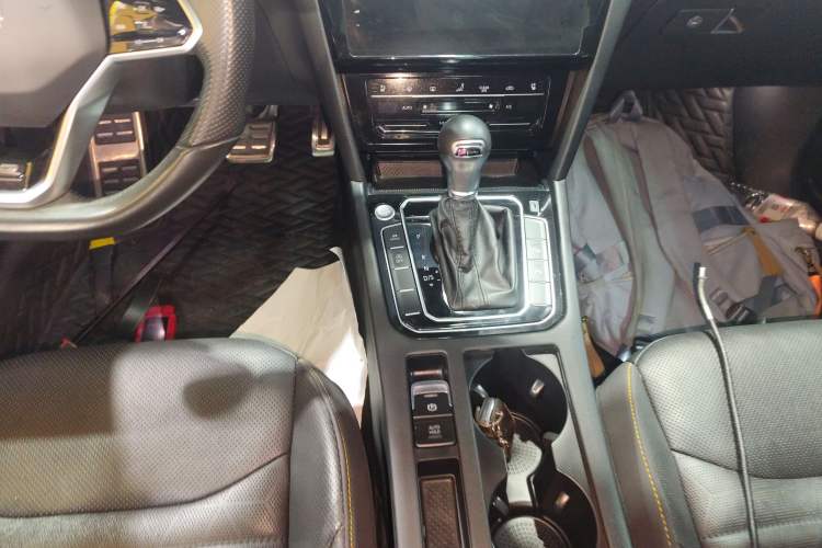 Used Volkswagen FAW-Volkswagen CC 2021 380TSI Striking Edition Gear Lever