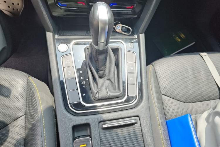 Used Volkswagen FAW-Volkswagen CC 2021 380TSI Striking Edition Gear Lever