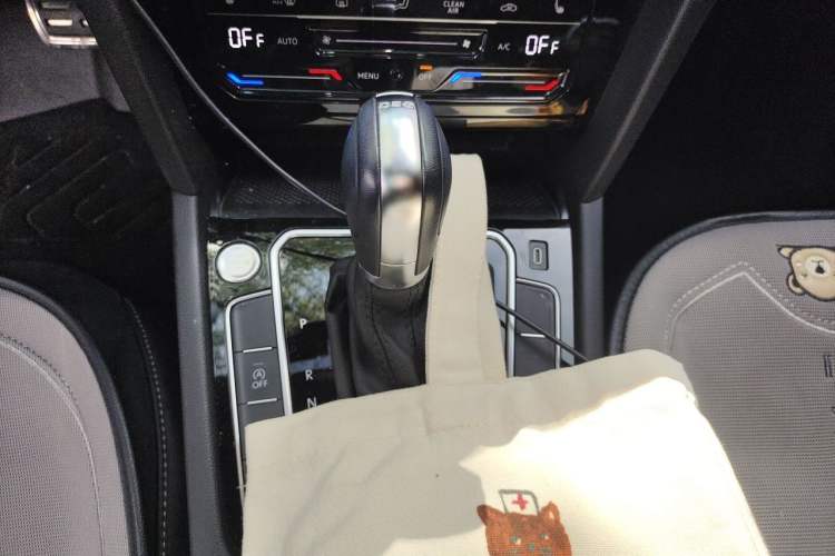 Used Volkswagen FAW-Volkswagen CC 2021 330TSI Ignite Edition Gear Lever