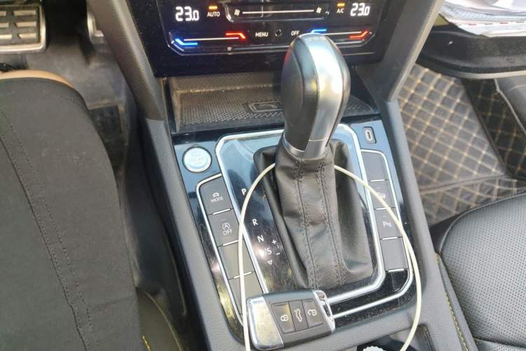 Used Volkswagen FAW-Volkswagen CC 2021 380TSI Striking Edition Gear Lever