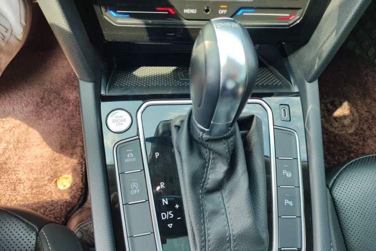 Used Volkswagen FAW-Volkswagen CC 2021 380TSI Striking Edition Gear Lever