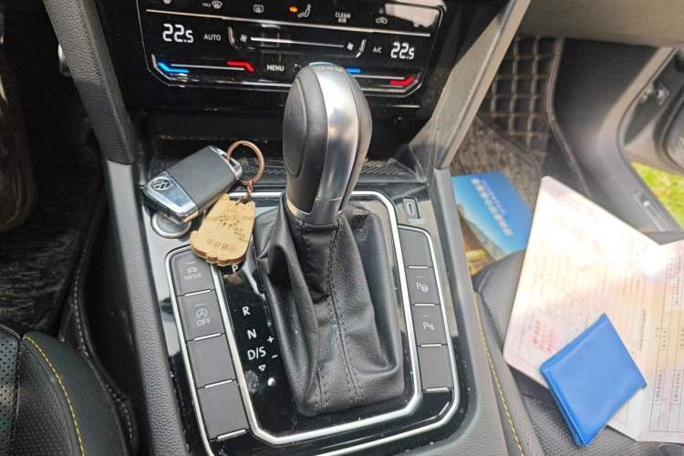 Used Volkswagen FAW-Volkswagen CC 2021 380TSI Striking Edition Gear Lever