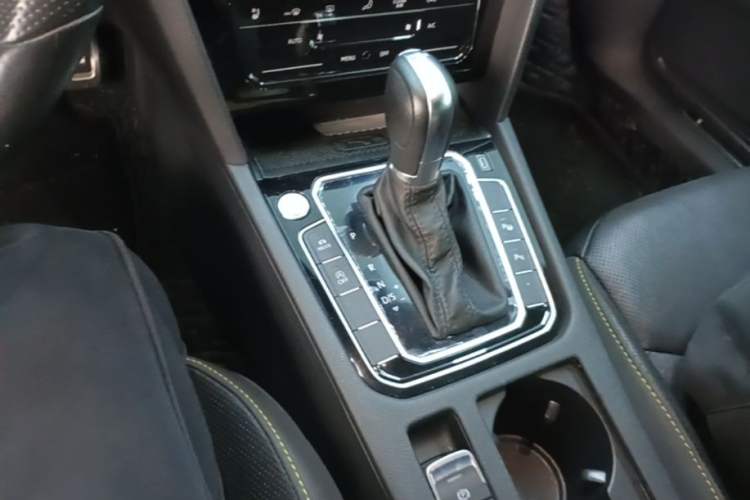 Used Volkswagen FAW-Volkswagen CC 2021 380TSI Striking Edition Gear Lever