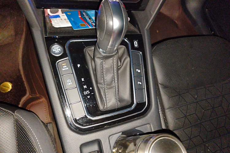 Used Volkswagen FAW-Volkswagen CC 2021 380TSI Striking Edition Gear Lever