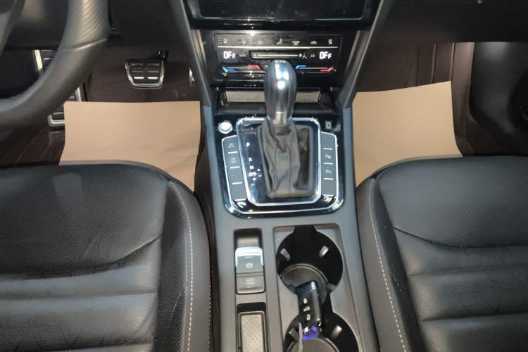 Used Volkswagen FAW-Volkswagen CC 2021 380TSI Striking Edition Gear Lever