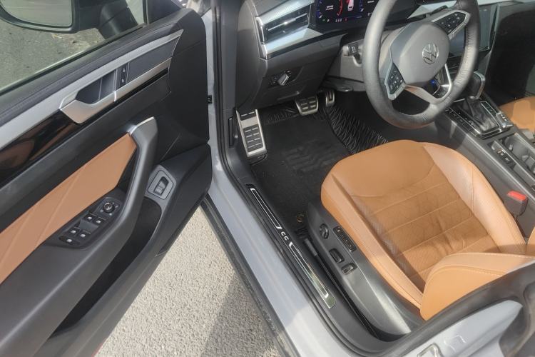 Used Volkswagen FAW-Volkswagen CC 2021 Estate Car 380TSI Vizion Edition Interior 3