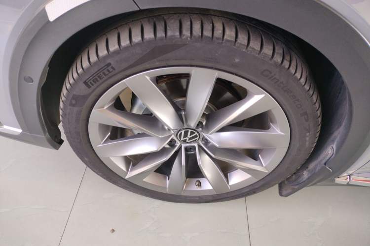 Used Volkswagen FAW-Volkswagen CC 2021 Estate Car 380TSI Vizion Edition Left Front Wheel Hub