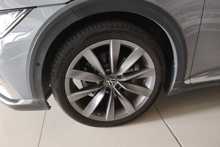 Used Volkswagen FAW-Volkswagen CC 2021 Estate Vehicle 380TSI Vizzion Edition Left Front Wheel Hub