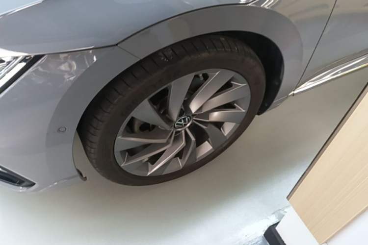 Used Volkswagen FAW-Volkswagen CC 2021 380TSI Striking Edition Left Front Wheel Hub