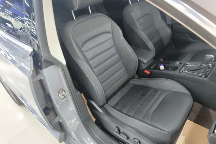 Used Volkswagen FAW-Volkswagen CC 2021 380TSI Striking Edition Right Front Seat