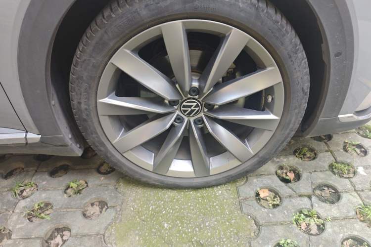 Used Volkswagen FAW-Volkswagen CC 2021 Estate Car 380TSI Vizion Edition Right Front Wheel Hub