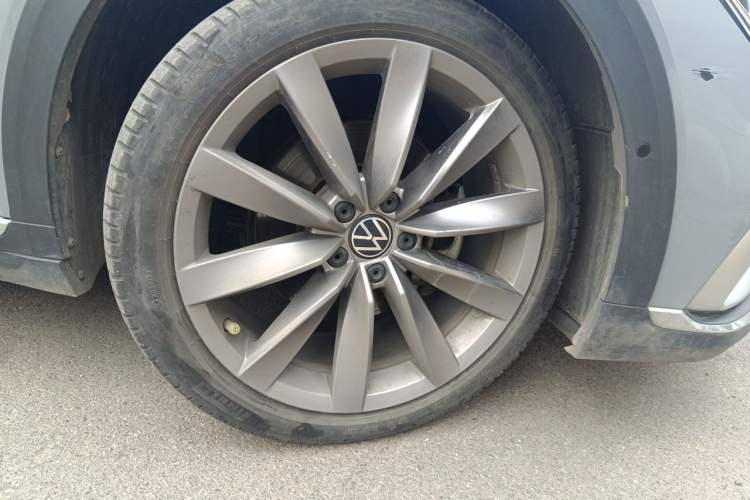 Used Volkswagen FAW-Volkswagen CC 2021 Estate Car 380TSI Vizion Edition Right Front Wheel Hub