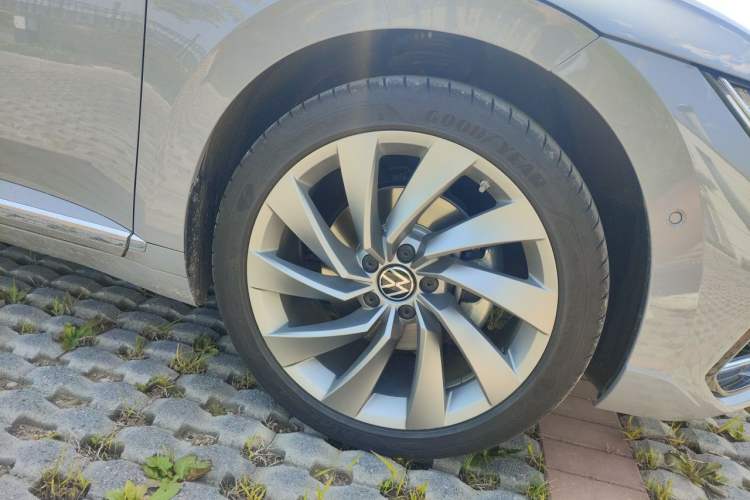 Used Volkswagen FAW-Volkswagen CC 2021 380TSI Striking Edition Right Front Wheel Hub