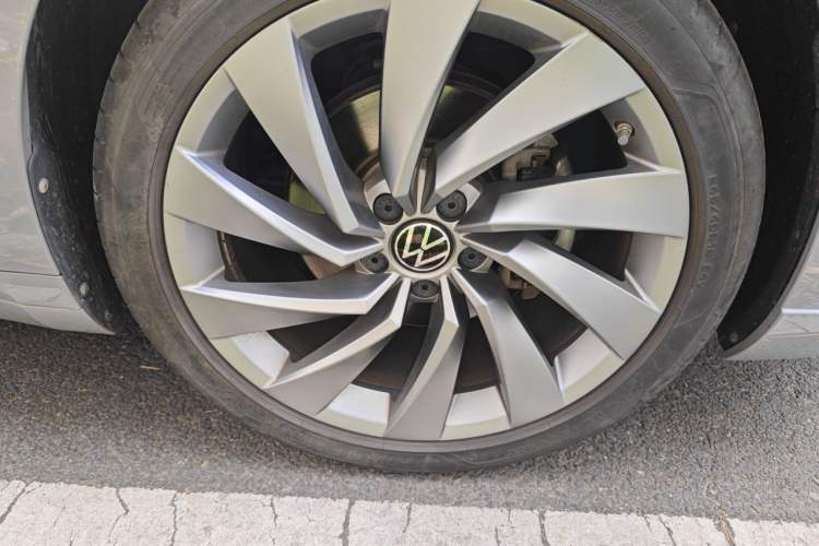 Used Volkswagen FAW-Volkswagen CC 2021 380TSI Striking Edition Right Front Wheel Hub