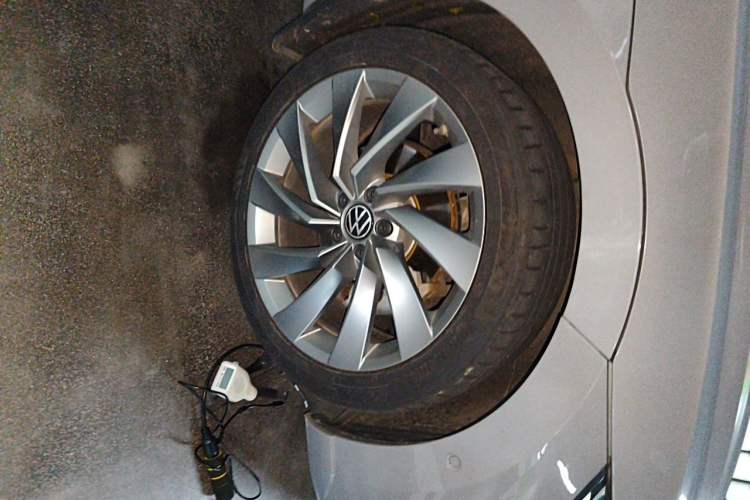 Used Volkswagen FAW-Volkswagen CC 2021 380TSI Striking Edition Right Front Wheel Hub