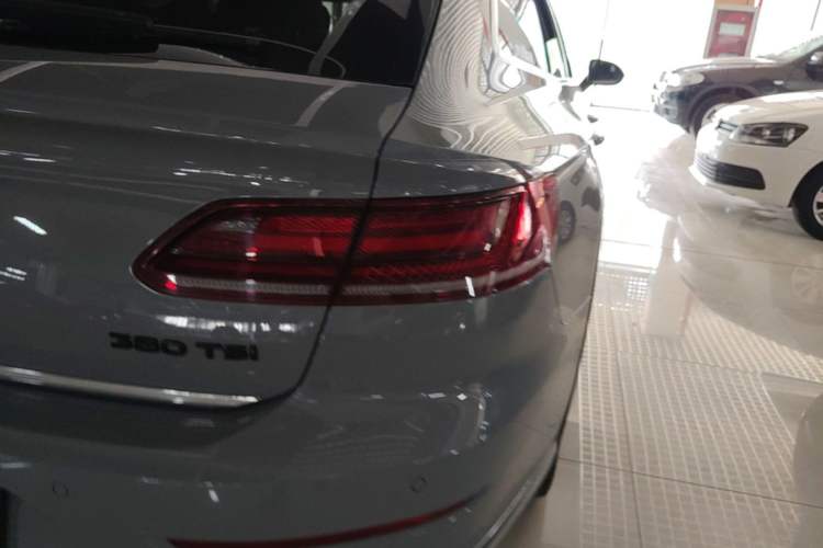 Used Volkswagen FAW-Volkswagen CC 2021 Estate Vehicle 380TSI Vizzion Edition Right Rear Taillight