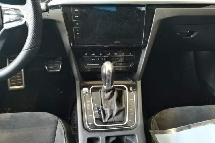 Used Volkswagen FAW-Volkswagen CC 2021 330TSI Ignite Edition Audio And AC Panel