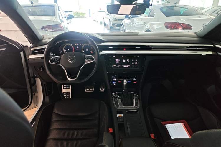 Used Volkswagen FAW-Volkswagen CC 2021 380TSI Striking Edition Center Console