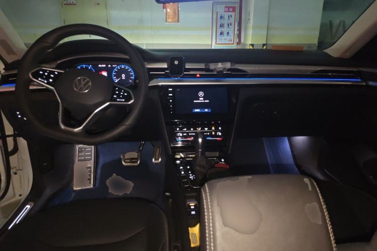 Used Volkswagen FAW-Volkswagen CC 2021 380TSI Striking Edition Center Console