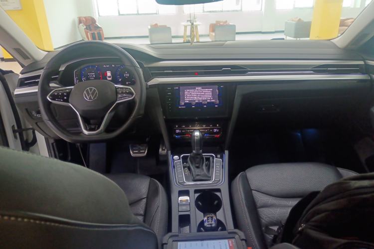 Used Volkswagen FAW-Volkswagen CC 2021 380TSI Striking Edition Center Console