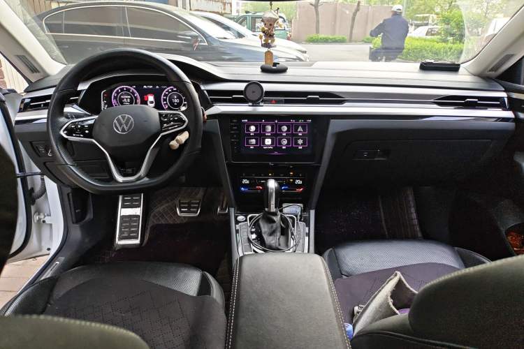 Used Volkswagen FAW-Volkswagen CC 2021 380TSI Striking Edition Center Console