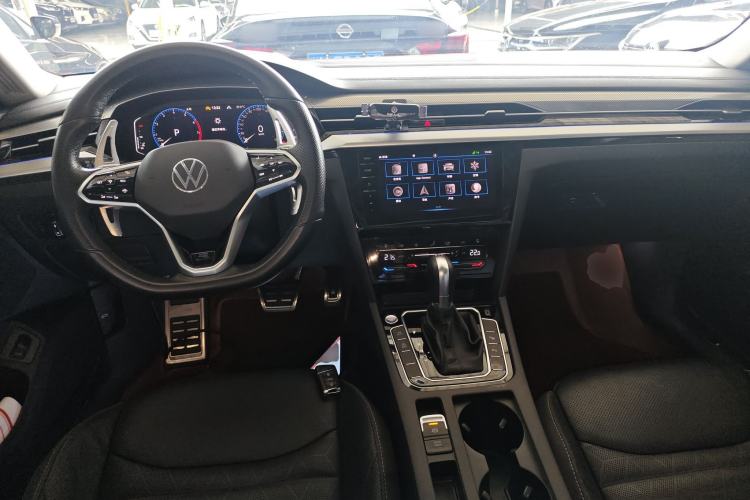 Used Volkswagen FAW-Volkswagen CC 2021 380TSI Striking Edition Center Console