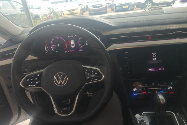 Used Volkswagen FAW-Volkswagen CC 2021 380TSI Striking Edition Center Console