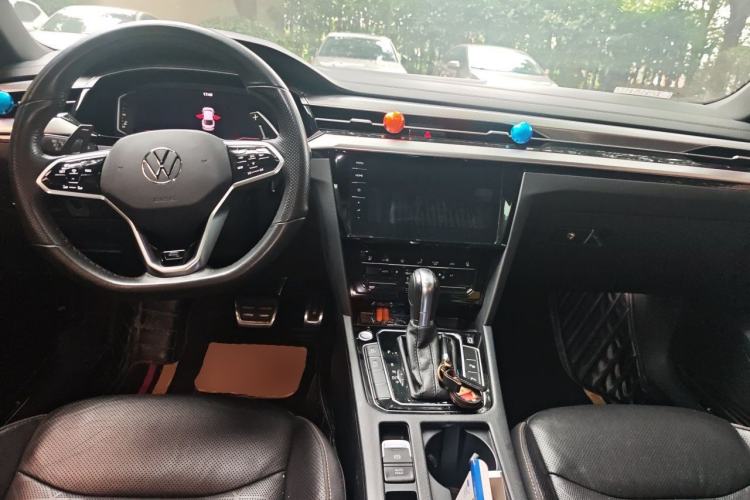 Used Volkswagen FAW-Volkswagen CC 2021 380TSI Striking Edition Center Console