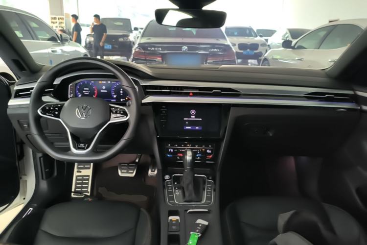 Used Volkswagen FAW-Volkswagen CC 2021 380TSI Striking Edition Center Console