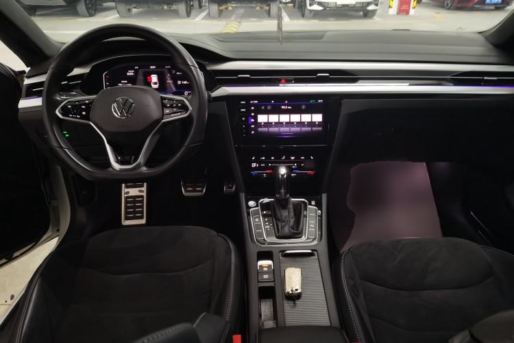 Used Volkswagen FAW-Volkswagen CC 2021 330TSI Ignite Edition Center Console