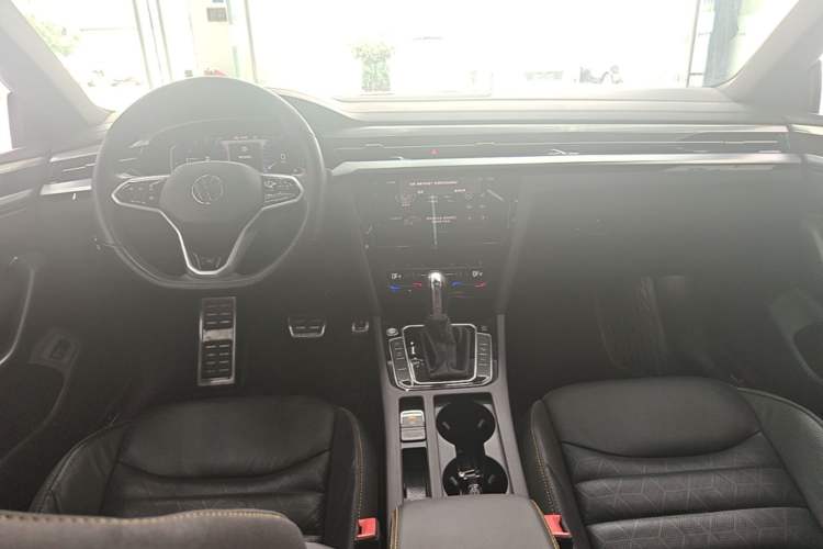 Used Volkswagen FAW-Volkswagen CC 2021 380TSI Striking Edition Center Console