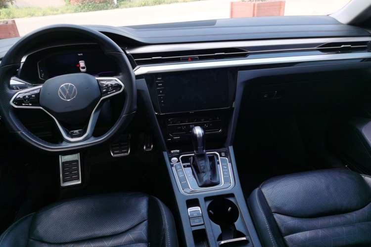 Used Volkswagen FAW-Volkswagen CC 2021 380TSI Striking Edition Center Console